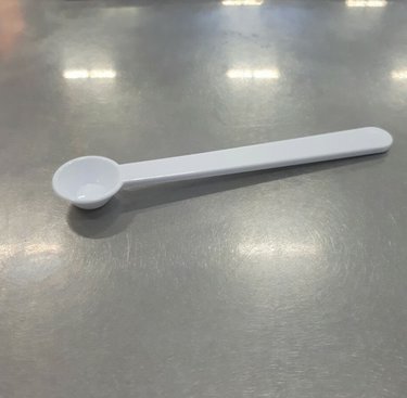 Ложка мерная 1К, 1 мл. удлиненная, белая