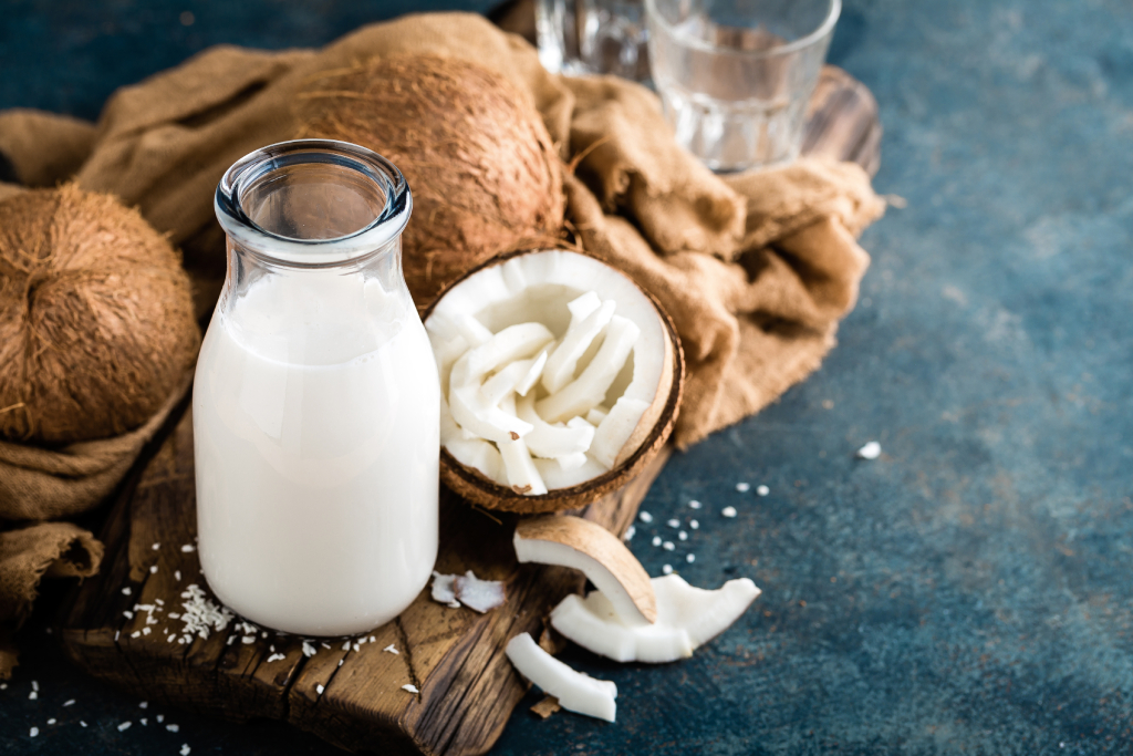 кокосовое молоко: что это такое, польза и вред продукта